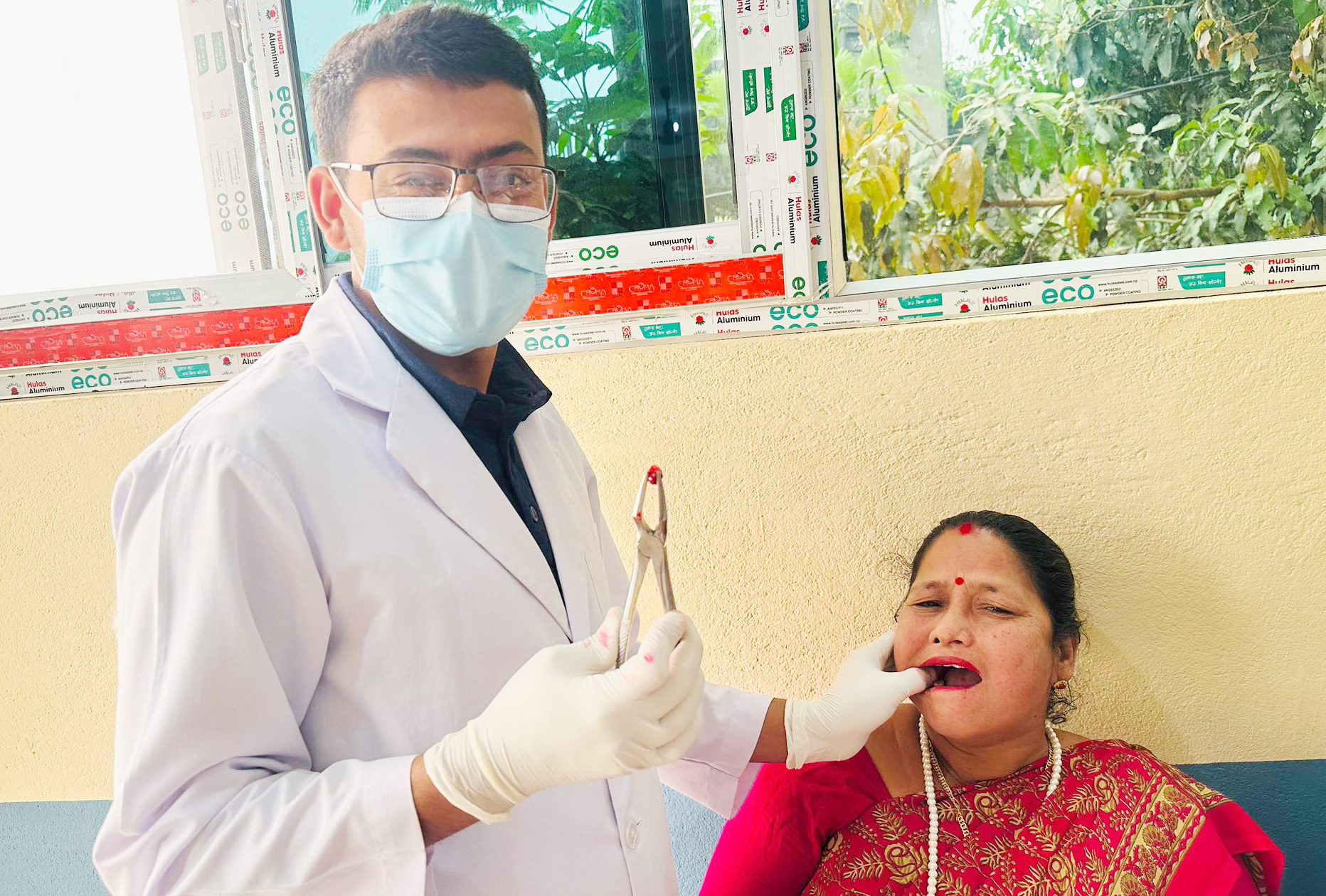 स्याङ्जाको पुतलीबजारमा वृहत दन्त शिविर, २५३ जनाको निःशुल्क दाँतको परीक्षण