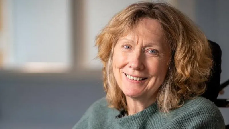 इलेक्ट्रिकल पल्सः मेरुदण्डमा चोट लागेर पक्षघात भएका बिरामीले अब हात चलाउन सक्ने