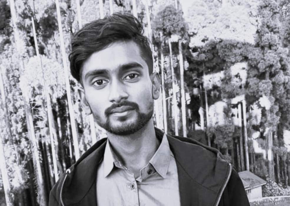 मेची प्रादेशिक अस्पतालमा कार्यरत हेल्थ असिस्टेन्ट सुरज झुन्डिएको अवस्थामा फेला