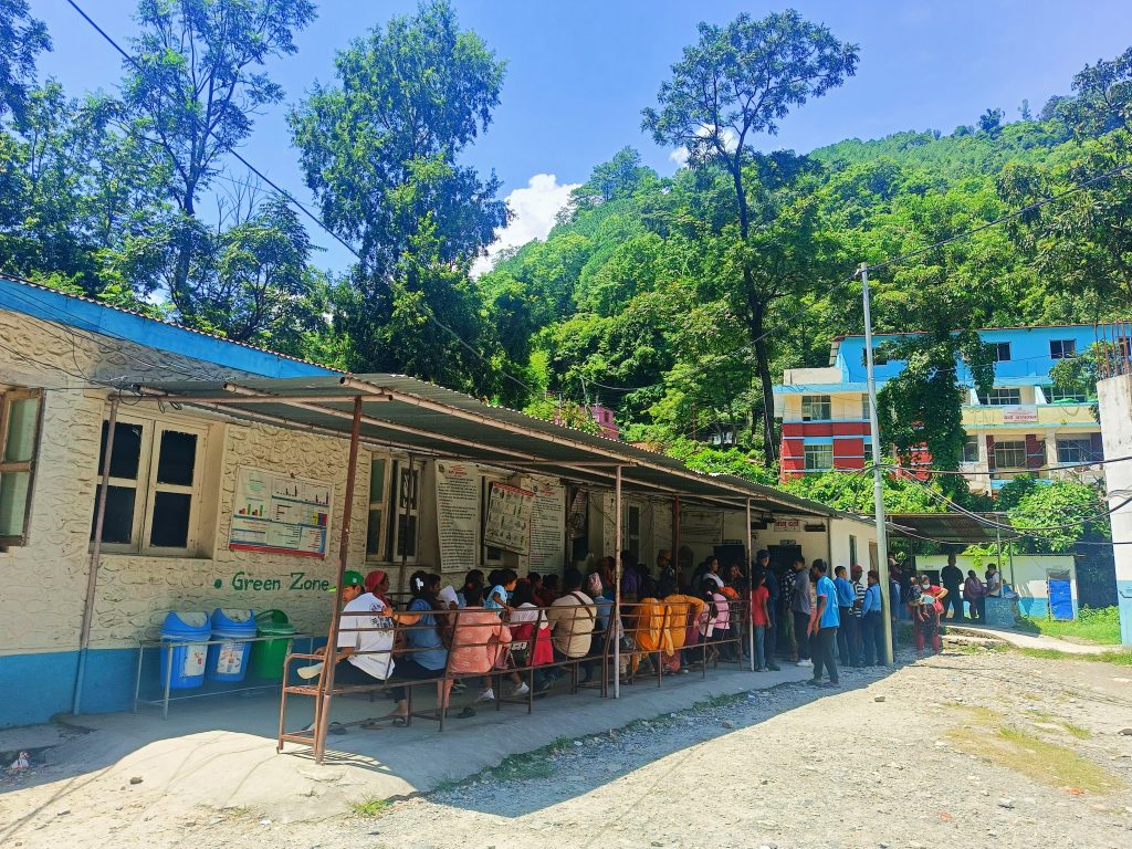 बेनी अस्पतालमा बिहान सातदेखि बेलुका आठ बजेसम्म बहिरङ्ग सेवा