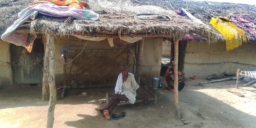 झाडापखालाबाट परिवारका तीनजना अकालमा गुमाउँदा विक्षिप्त छन् श्यामलाल