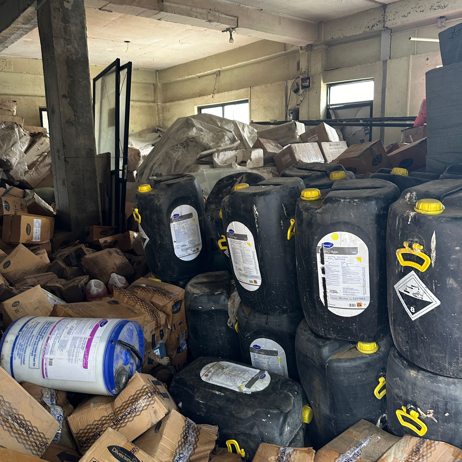 वेब ट्रेडिङ कन्सर्नको गोदाममा बाढी पसेर ३ करोड २५ लाख मूल्यको स्वास्थ्य सामाग्री नष्ट