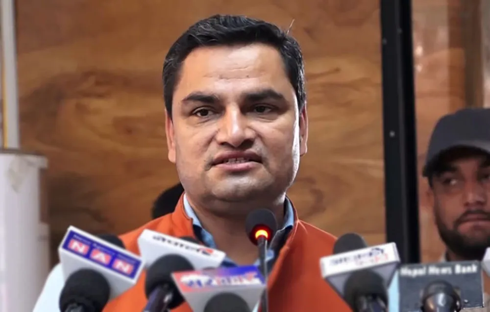 नागरिकलाई सहजरुपमा सेवा प्रदान गर्न पाटन स्वास्थ्य विज्ञान प्रतिष्ठानका कर्मचारीलाई स्वास्थ्यमन्त्रीको निर्देशन