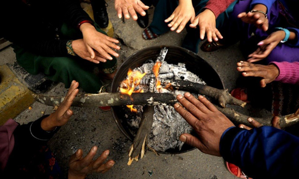 चिसो बढेपछि सोलुखुम्बुका विभिन्न स्थानमा आगो ताप्ने व्यवस्था