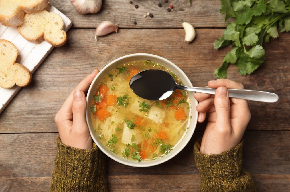 रुघासँग जुझ्न कुखुराको मासुको झोल र अन्य घरेलु विधि कति प्रभावकारी ?