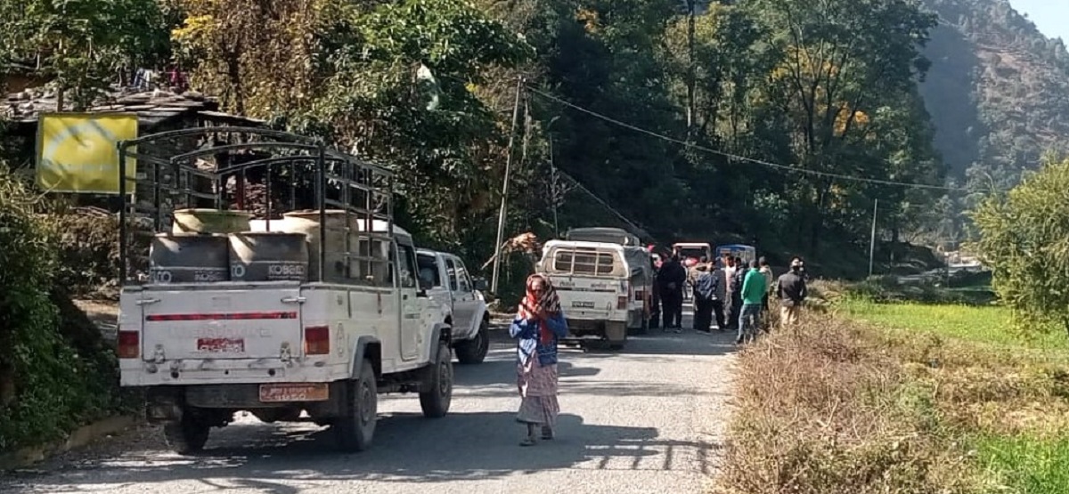 खोप लगाएका बालकको मृत्यु, स्थानीयले गरे सडक अवरुद्ध