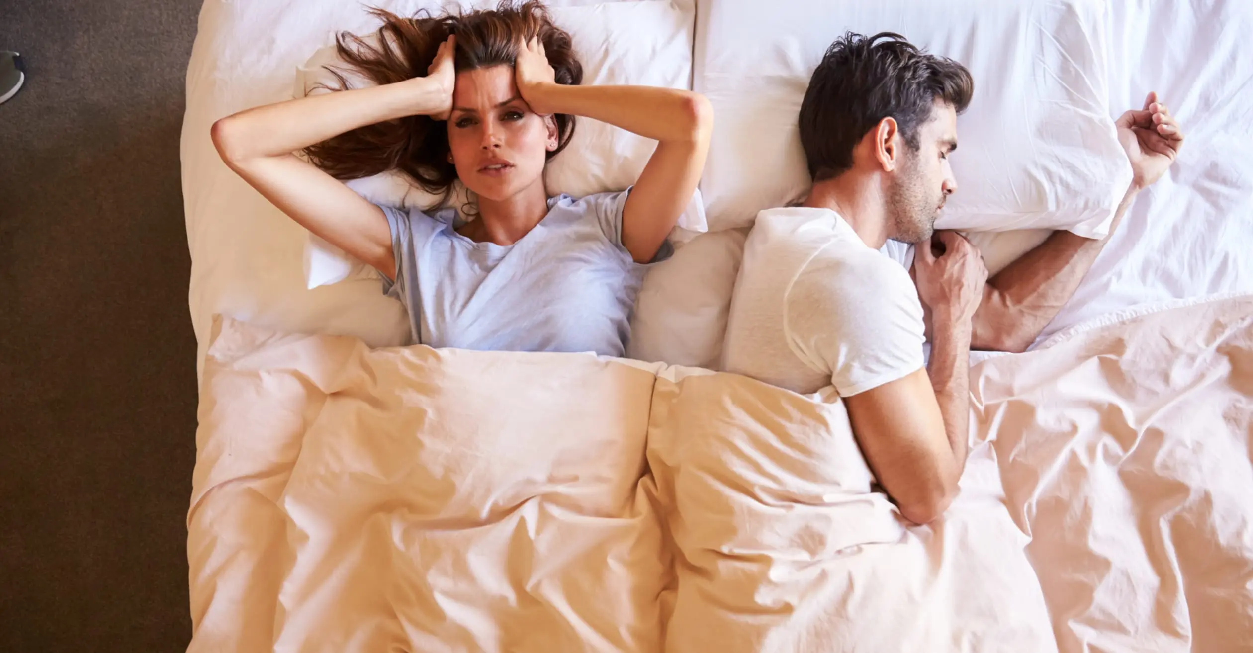 निन्द्रामा घुर्ने बानीले दम्पतीबिच 'स्लिप डिभोर्स': यस्ता छन् फाइदा र बेफाइदा