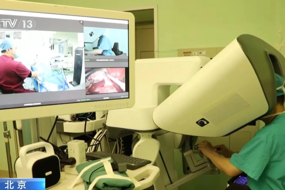 चिकित्सा इतिहासमै पहिलोः भु-उपग्रहमार्फत १.५० लाख किमी टाढा रहेका बिरामीकाे सफल शल्यक्रिया