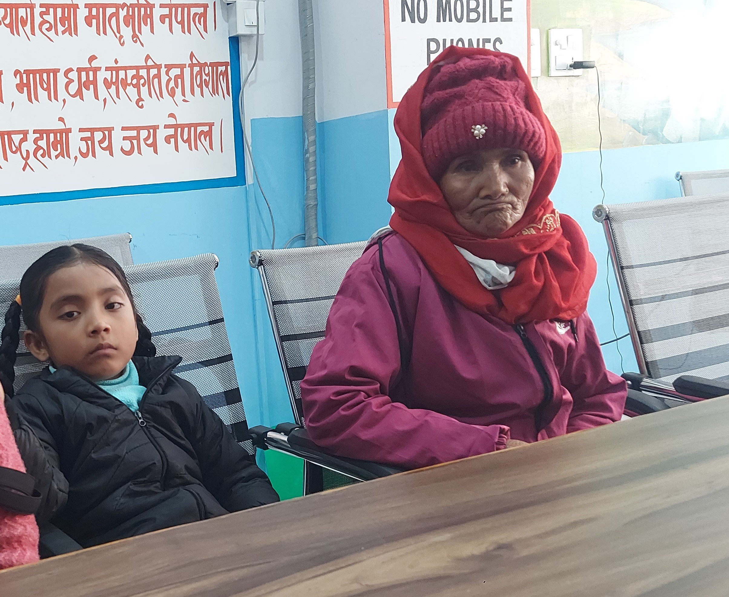 छोरीको शव ल्याउन विगत १० महिनादेखि भौँतारिरहेकी आमा