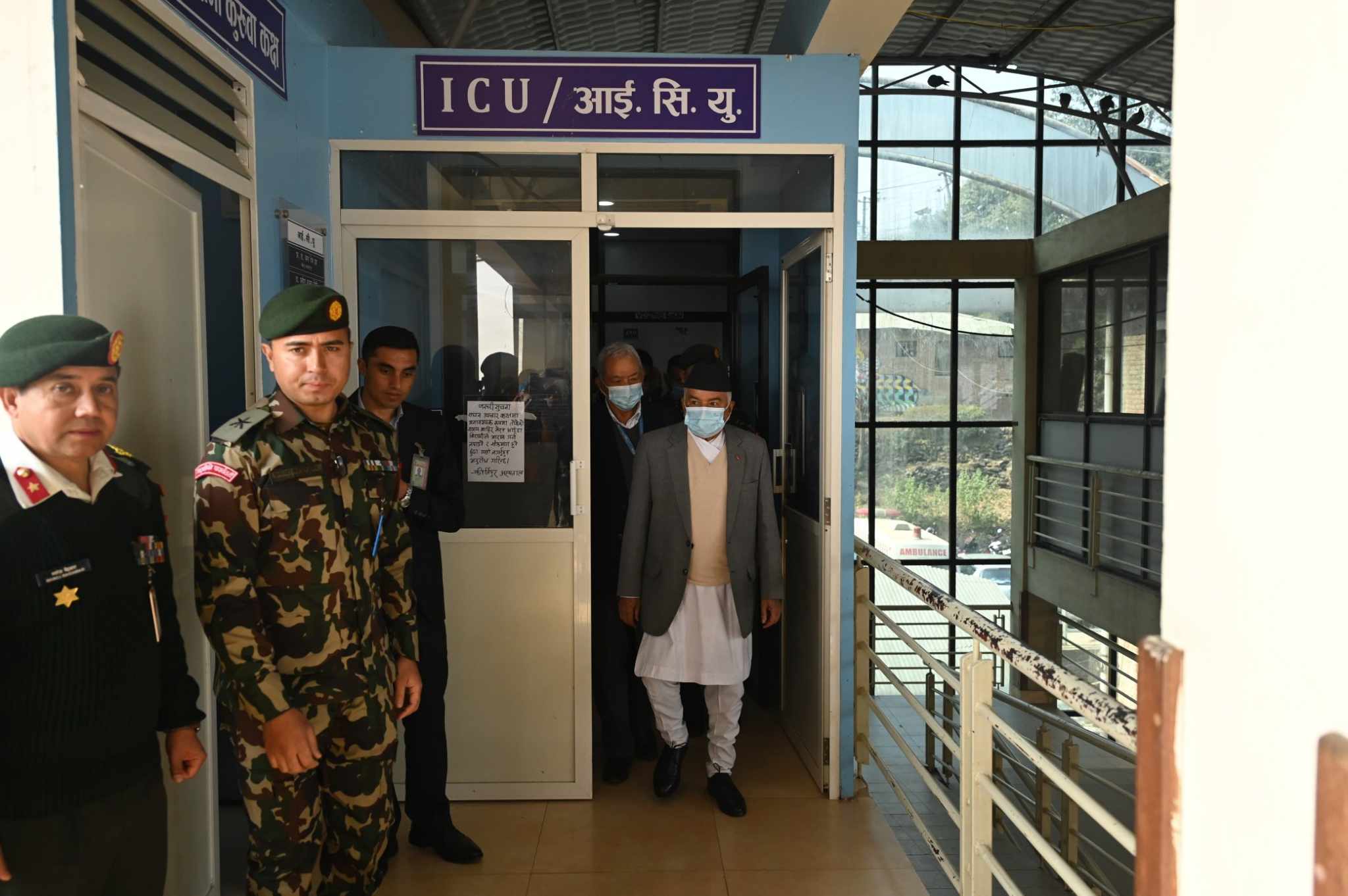 अर्थमन्त्री पौडेल र मेयर आचार्यको स्वास्थ्यवस्था बुझ्न राष्ट्रपति पौडेल कीर्तिपुर बर्न अस्पतालमा