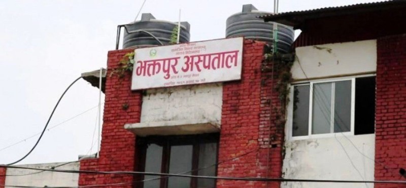 आईसीयूमा भर्ना नपाएको भन्दै बिरामीका आफन्तद्वारा भक्तपुर अस्पतालमा तोडफोड