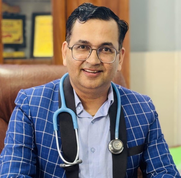 चितवनका डा. भोजराज अधिकारीले राजनीतिक सक्रियता त्यागेको घोषणा