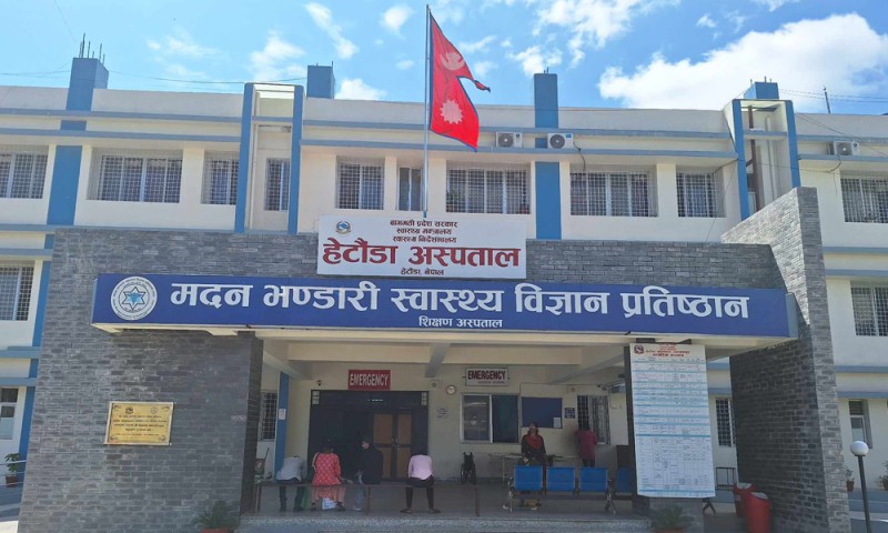 हेटौँडा अस्पतालमा ड्युटी समयमा चिकित्सक–कर्मचारी नभेटिएपछि मुख्यमन्त्री बानियाँको चेतावनी