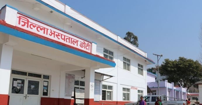 डाेटी अस्पतालकाे शाैचालयमा स्वास्थ्यकर्मी मृत फेला