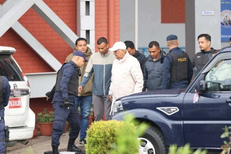 पाँच रोगबाट ग्रसित ओली, चिकित्सकको निगरानीमा