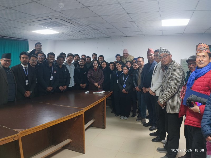 स्वास्थ्यमन्त्री शर्माद्वारा कर्णाली स्वास्थ्य प्रतिष्ठान र जिल्ला अस्पतालको निरीक्षण