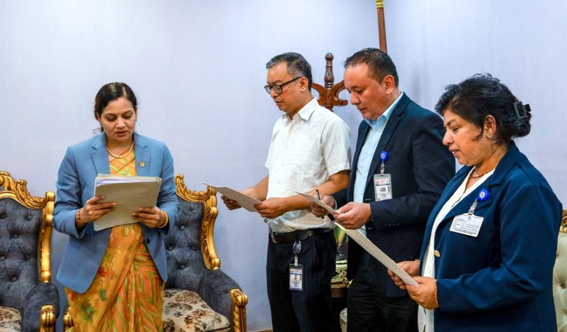 चिकित्सा विज्ञान राष्ट्रिय प्रतिष्ठानमा शिक्षाध्यक्ष डा. रविराम श्रेष्ठ, रजिस्ट्रार डा. ममता भट्टराई कोइराला र डिन डा. विकास विक्रम सिंह नियुक्त
