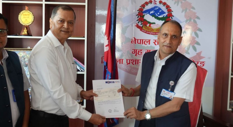 रसुवा बाढीपीडितका लागि न्यूरो अस्पतालद्वारा २१ लाख बराबरको सहयोग