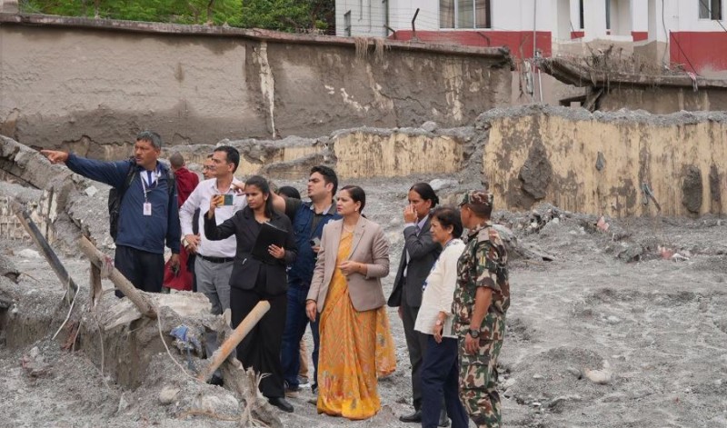 बाढी प्रभावित क्षेत्रको स्वास्थ्य अवस्था बुझ्न मन्त्रीको स्थलगत अनुगमन