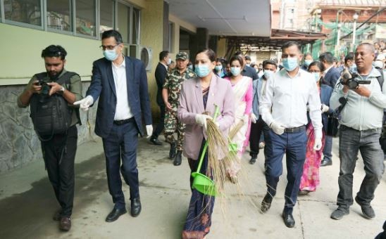 सरकारी कार्यालयहरूमा स्वच्छता अभियान सुरु, स्वास्थ्यमन्त्री मेहेताले गरिन् उद्घाटन
