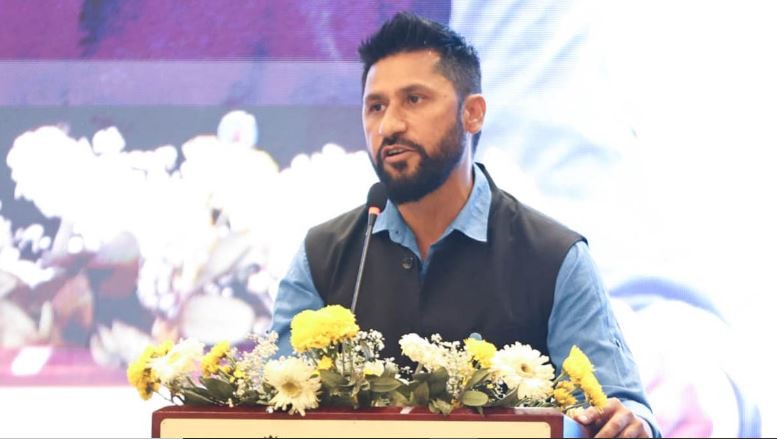 रास्वपा सांसदलाई लामिछानेको सुझाव: सरकारी अस्पतालमै उपचार गर्नुस्