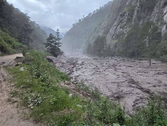 रसुवाका बाढी प्रभावित क्षेत्रमा उद्धार र स्वास्थ्य सेवा तीव्र बनाइँदै