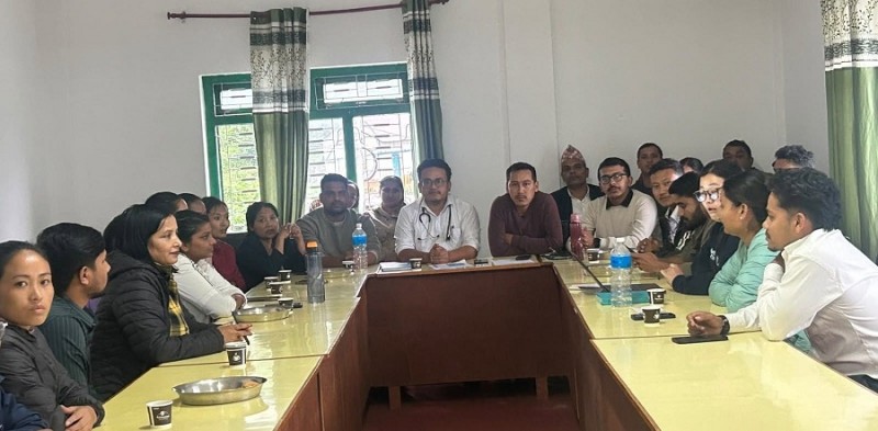 ताप्लेजुङ अस्पतालका चिकित्सक तथा स्वास्थ्यकर्मीलाई सात दिन बिदा रोक