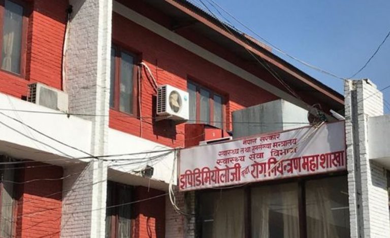 एक सातामा १६०  डेंगी संक्रमित थपिए