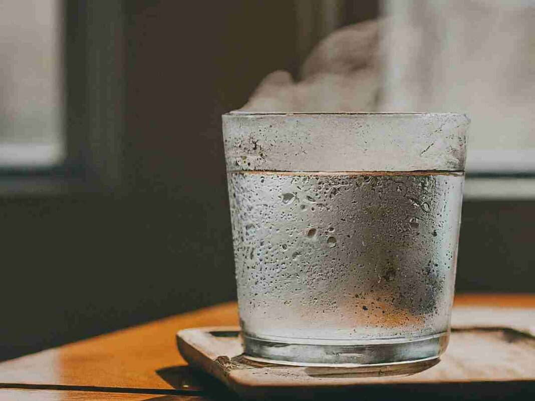 बिहान तातो पानी पिउनु स्वास्थ्यका लागि कति राम्रो हो?