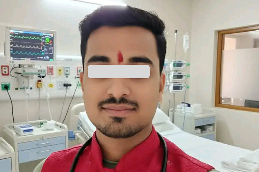 स्वास्थ्यमन्त्रीको आलोचना गर्ने स्वास्थ्यकर्मी नवेश पक्राउ