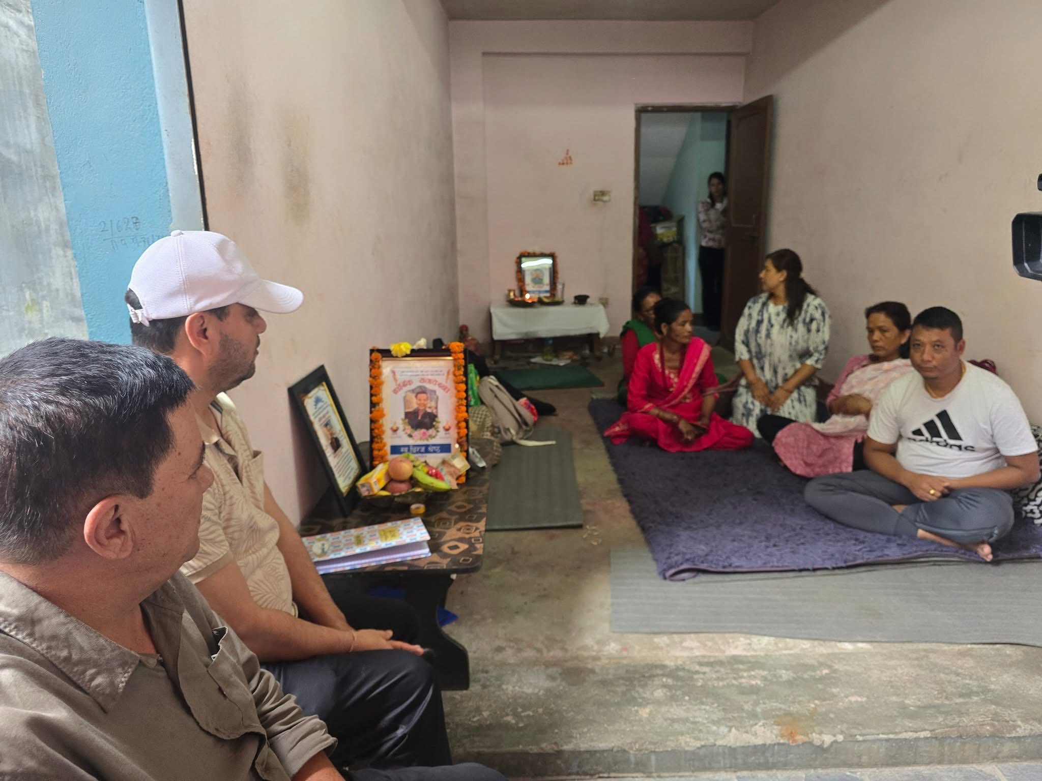 जेन जी आन्दोलनका शहीद धिरजका परिवारलाई भेटे कांग्रेसका नेता: प्रदीप पौडेल