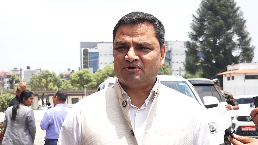 निःशुल्क हुनुपर्ने औषधि बिरामीले किनेर ल्याएपछि स्वास्थ्य मन्त्री चकित