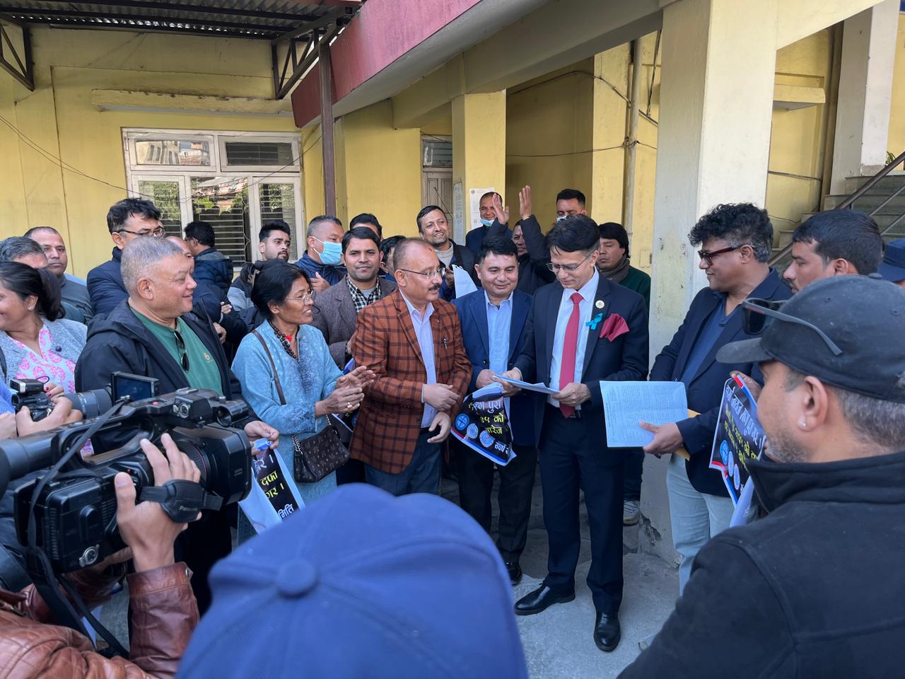 औषधि व्यवसाय स्वतः रद्ध हुने वर्तमान कानूनी प्रावधानको खारेजीको माग (पत्रसहित)