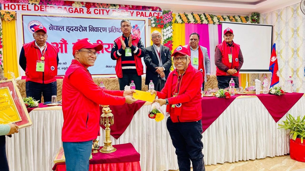 वरिष्ठ मुटुरोग विशेषज्ञ डा. प्रेमराज बैद्य ‘बाथ मुटुरोग निवारण पुरस्कार’बाट सम्मानित