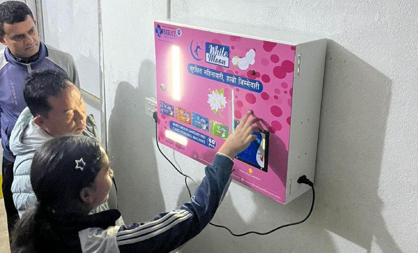 विद्यालयमा स्वचालित सेनेटरी प्याड मेसिन स्थापना