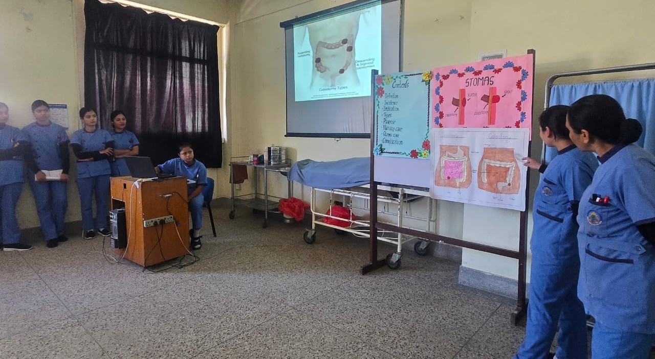 नेपाल मेडिकल कलेजका नर्सहरूलाई स्टोमा केयर सम्बन्धी प्रशिक्षण