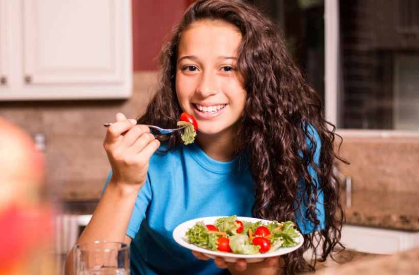 शरीरमा पानीको कमी हुन नदिन अपनाउनुहोस् यी फलफूल