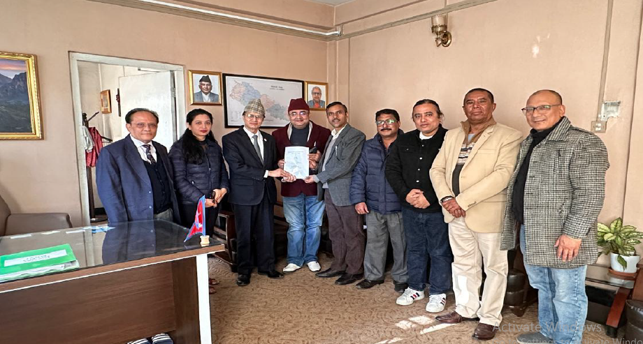 औषधि व्यवस्था विभागका लागि पञ्चवर्षीय रणनीतिमा सुझाव प्रतिवेदन बुझाइयो