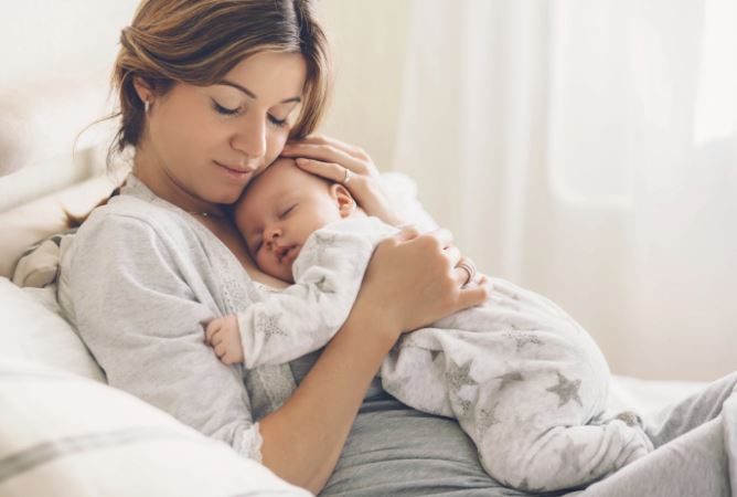 मृत दाताको गर्भाशयबाट बेलायतमा पहिलो पटक स्वस्थ शिशुको जन्म