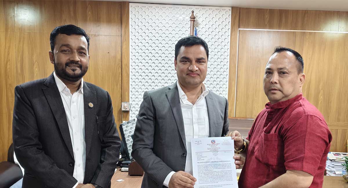 नारायणी अस्पतालको लापरबाही: स्वास्थ्य मन्त्रीलाई छानबिन समिति गठनको आग्रह