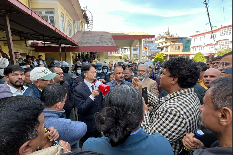 औषधि ऐन संशोधनको माग चुलियो—फार्मेसी बन्द, विभागमा तालाबन्दी