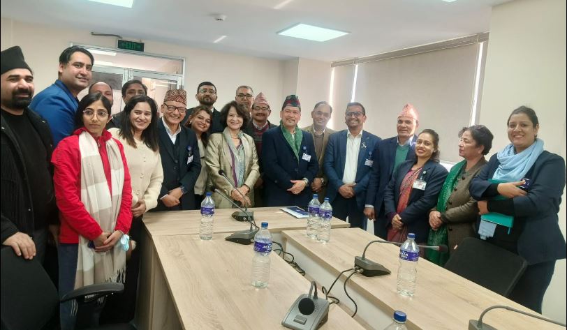 नर्स तथा स्वास्थ्यकर्मीको न्यूनतम पारिश्रमिकसम्बन्धी प्रतिवेदन स्वास्थ्य मन्त्रीलाई बुझाइयो