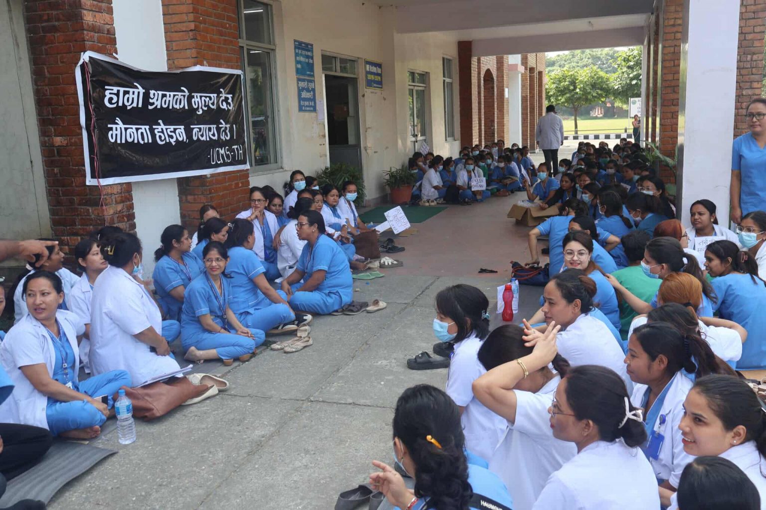 पारिश्रमिकका मागमा युनिभर्सल शिक्षण अस्पताल र नर्सबीचको वार्ता निष्कर्षविहीन