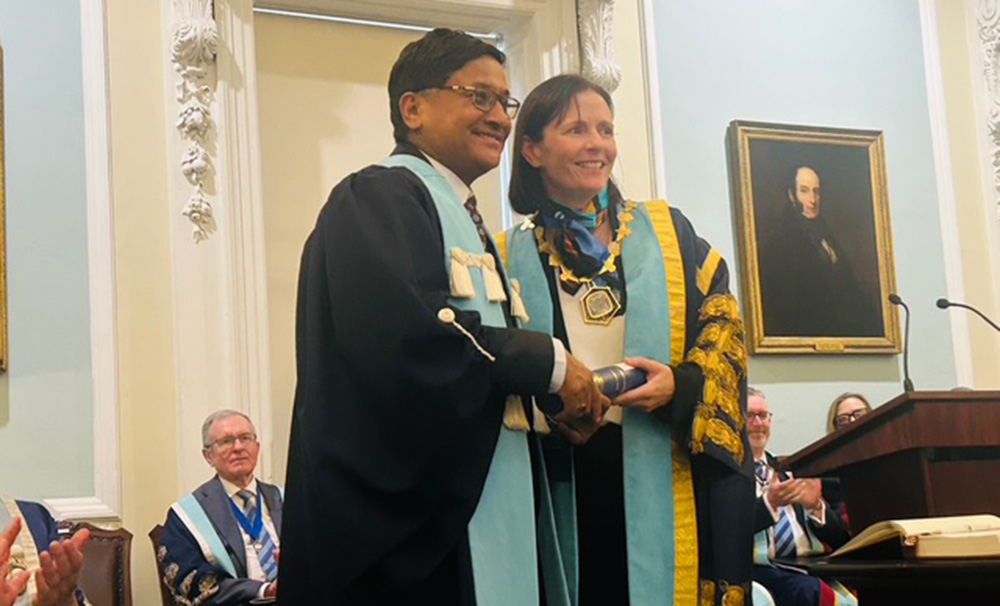 बेलायतको रोयल कलेजबाट डा. पुकारचन्द्र श्रेष्ठ सम्मानित