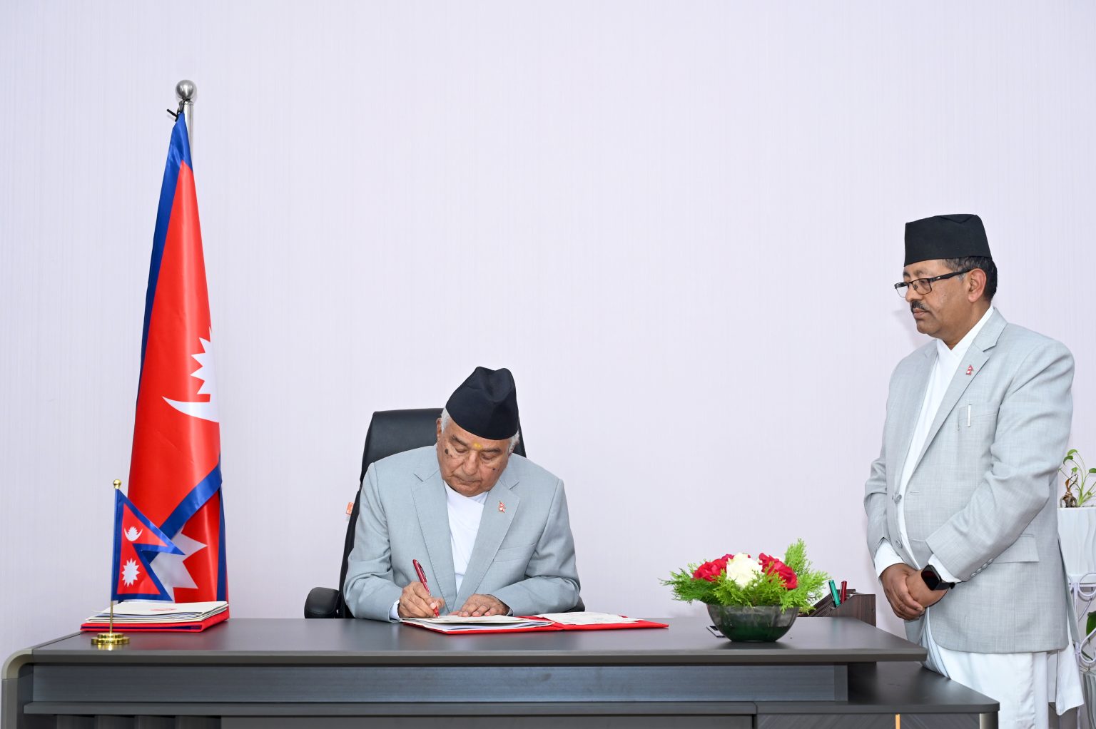 अध्यादेशपछि १,५९४ पदाधिकारी एकैपटक पदमुक्त,  स्वास्थ्य तर्फका को–को परे ?