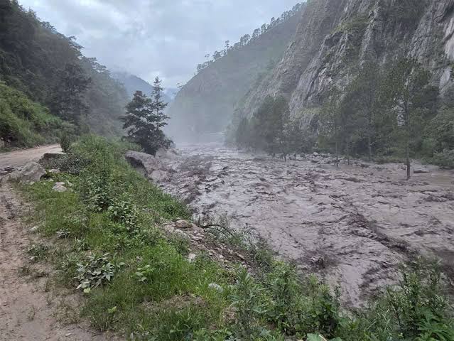 रसुवाका बाढी प्रभावित क्षेत्रमा उद्धार र स्वास्थ्य सेवा तीव्र बनाइँदै