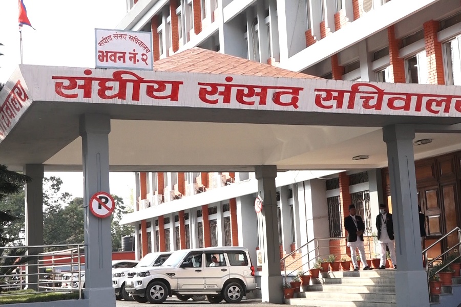 स्वास्थ्य सेवाः छुट्टै ऐन वा निजामतीमै गाभ्ने ? संघीय निजामती सेवा विधेयकमा सांसदको संशोधनपछि फेरि सुरु भयो बहस