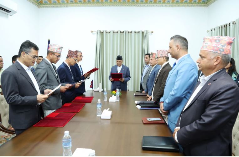 चार स्वास्थ्य विज्ञान प्रतिष्ठानका उपकुलपतिहरूले  लिए  शपथ