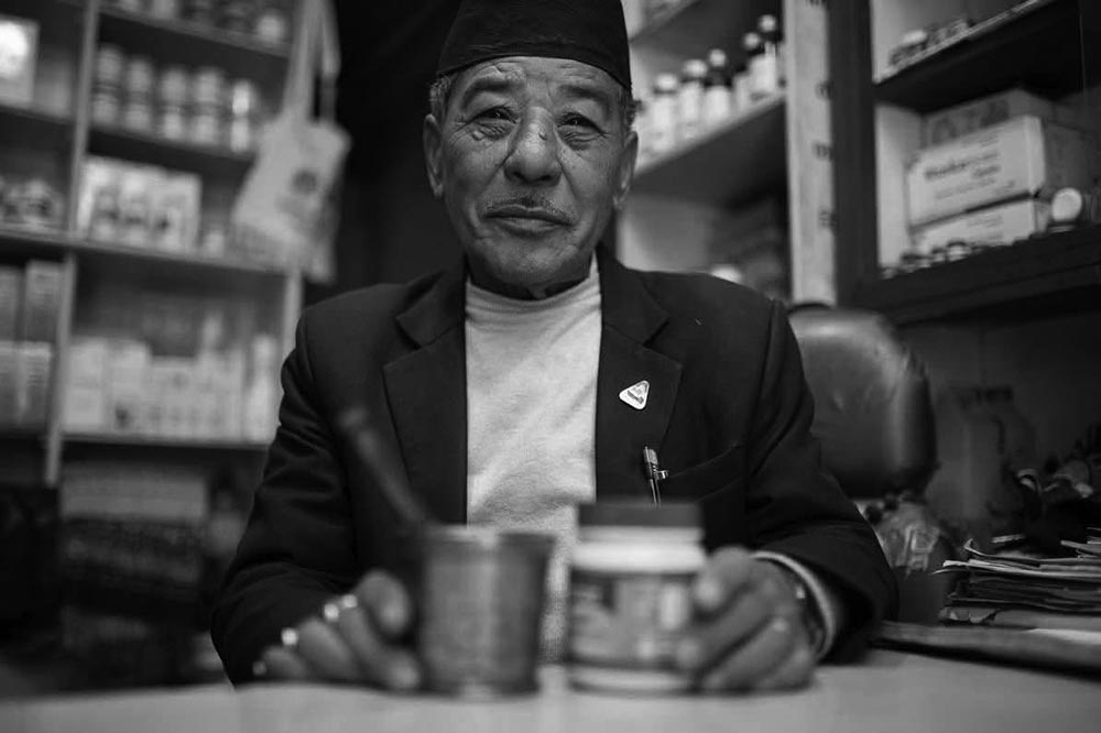 आयुर्वेदिक चिकित्सक सुवर्ण वैद्यको निधन 