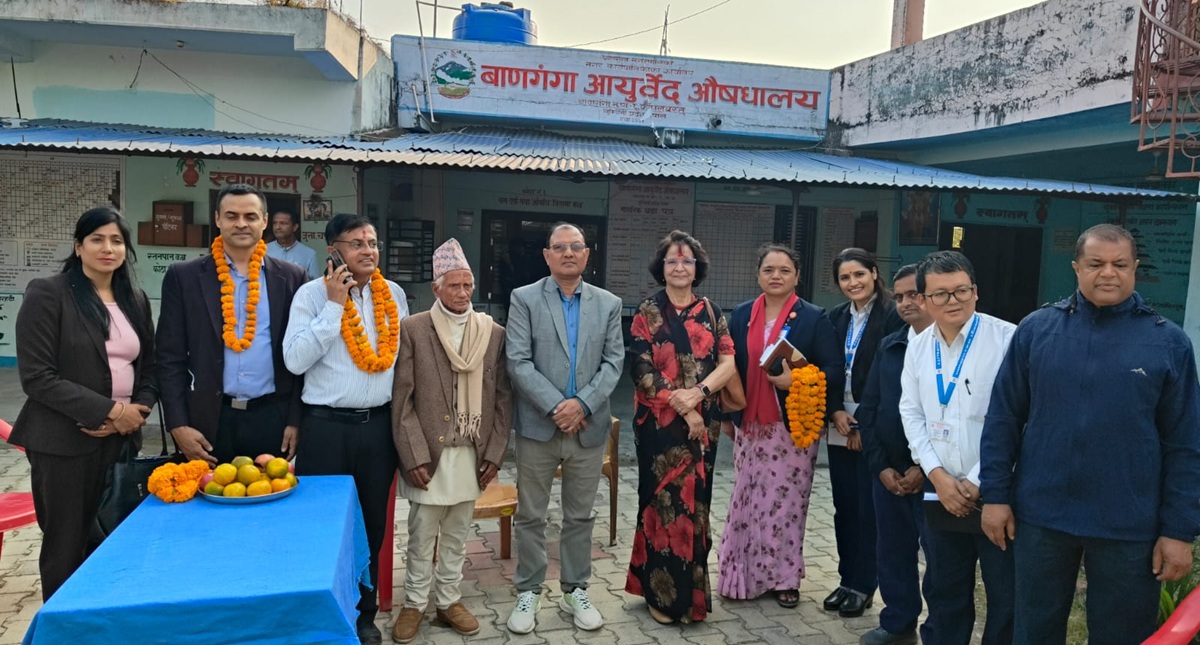 मन्त्री गौतमद्वारा कपिलवस्तु र रूपन्देहीका स्वास्थ्य संस्था निरीक्षण